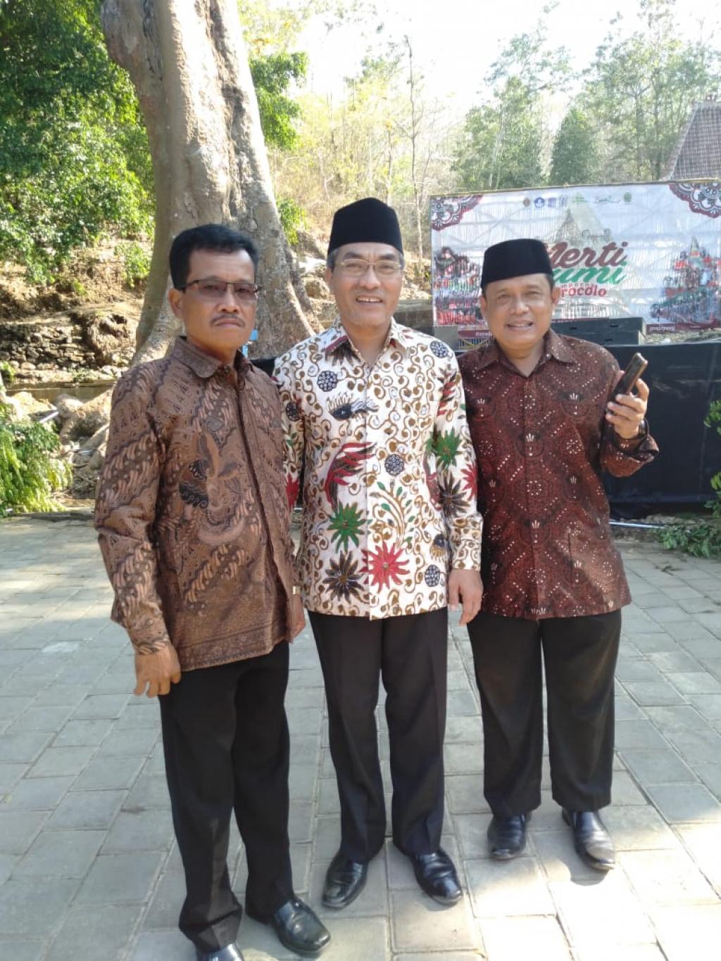 MERTI BUMI KAMPUNG SUROCOLO WUJUD RASA SYUKUR DAN PEMANJATAN DOA