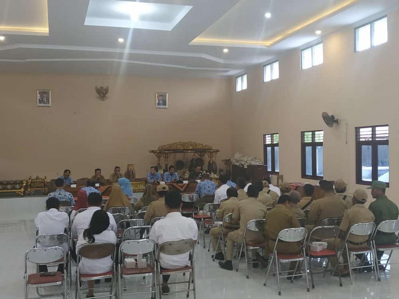 UPACARA RUTIN TANGGAL 17 DI DESA SELOHARJO