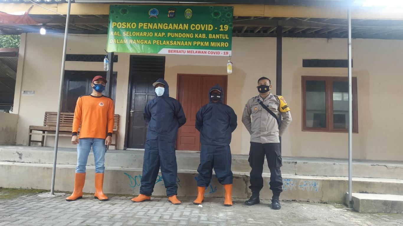 PENYEMPROTAN DISINFEKTAN DAN PEMBERIAN PAKET SEMBAKO KEPADA MASYARAKAT YANG TERPAPAR COVID-19