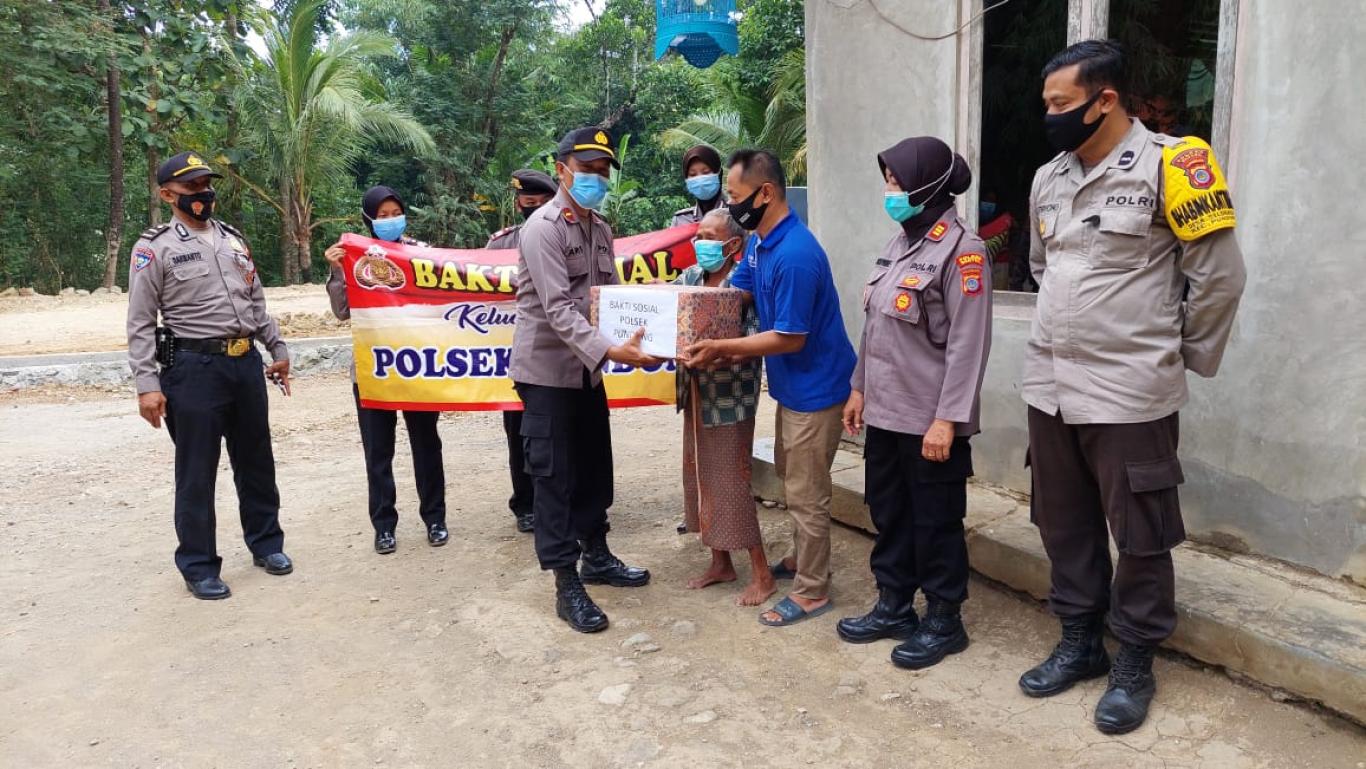 BAKTI SOSIAL JAJARAN POLSEK PUNDONG