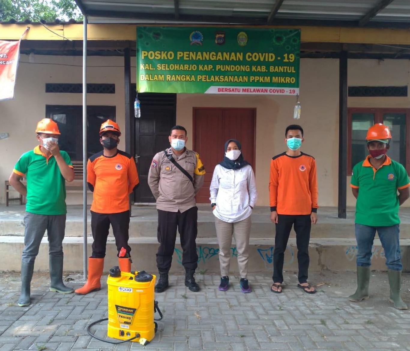 PENYEMPROTAN DISINFEKTAN TIM SATGAS COVID 19 KALURAHAN SELOHARJO