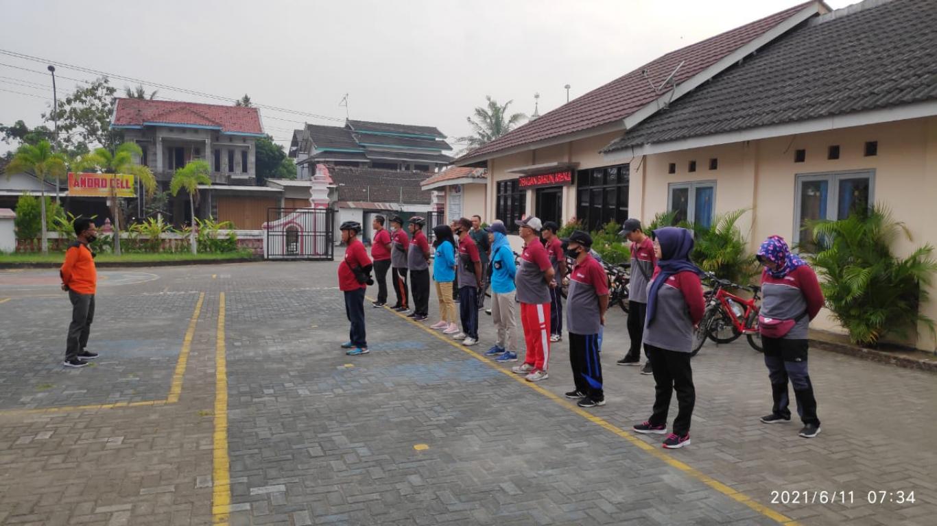 BERSEPEDA SEHAT PAMONG KALURAHAN