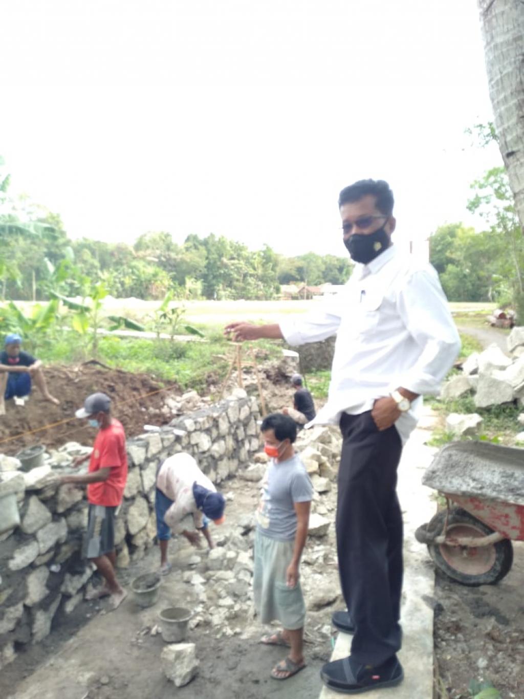 PADAT KARYA INFRASTRUKTUR DI PEDUKUHAN NAMBANGAN