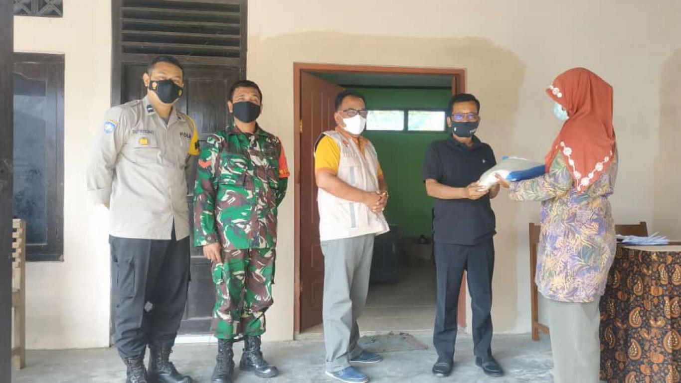 PENYALURAN BANSOS BERAS