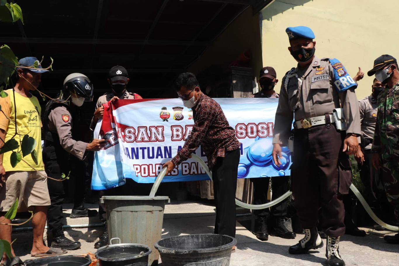 DROPING AIR BERSIH DI PEDUKUHAN KARANGASEM DAN DERMOJURANG
