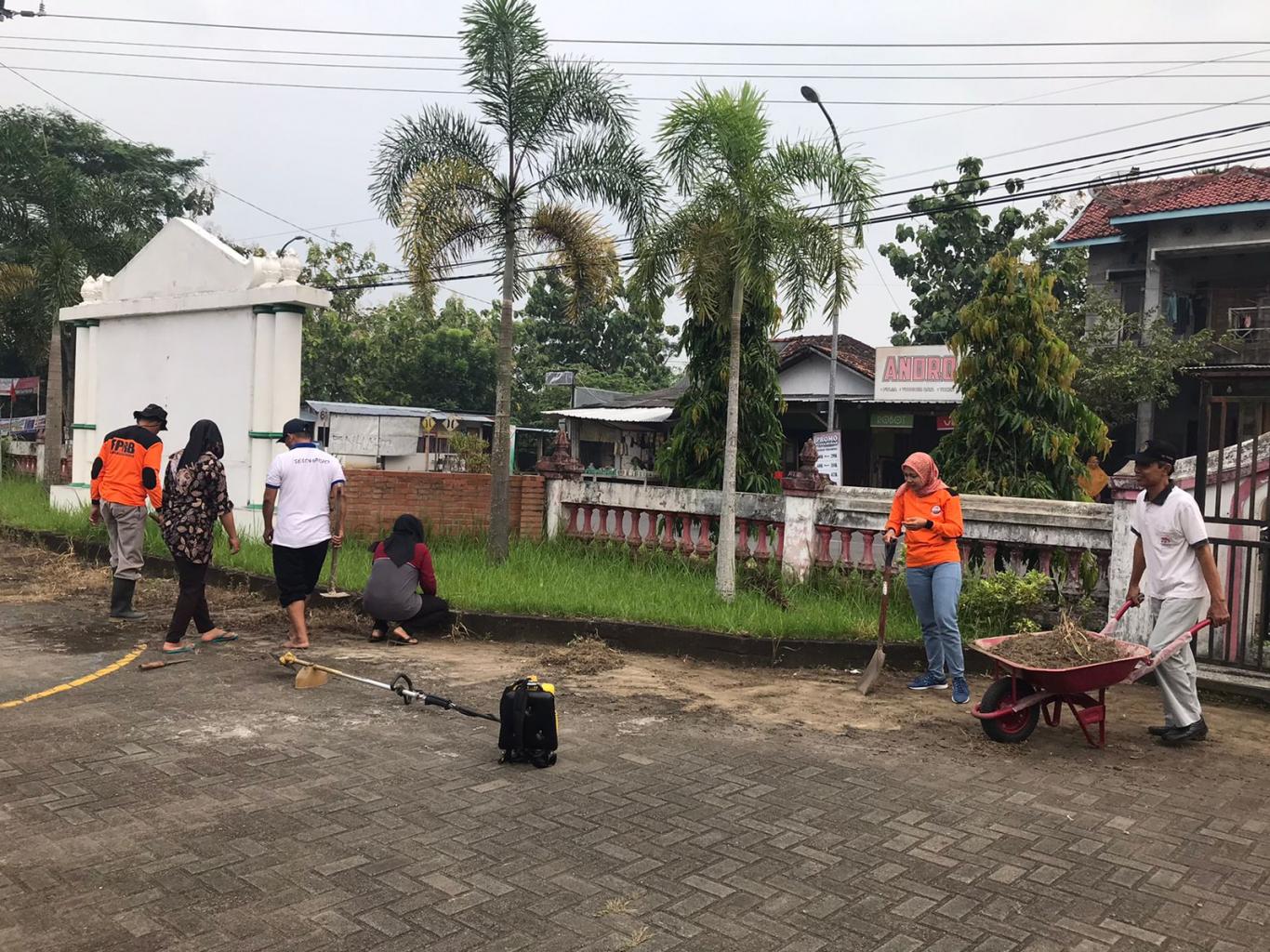 KERJABAKTI PEMERINTAH KALURAHAN SELOHARJO UNTUK MENCIPTAKAN LINGKUNGAN YANG BERSIH DAN NYAMAN