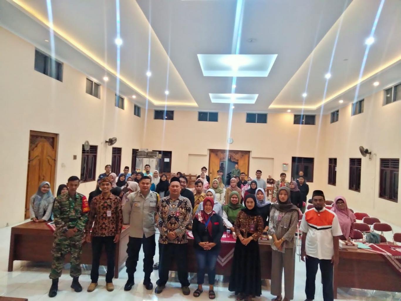 RAPAT PLENO TERBUKA REKAPITULASI DAFTAR PEMILIH HASIL PEMUTAKHIRAN (DPHP) PEMILU 2024 DI KALURAHAN S