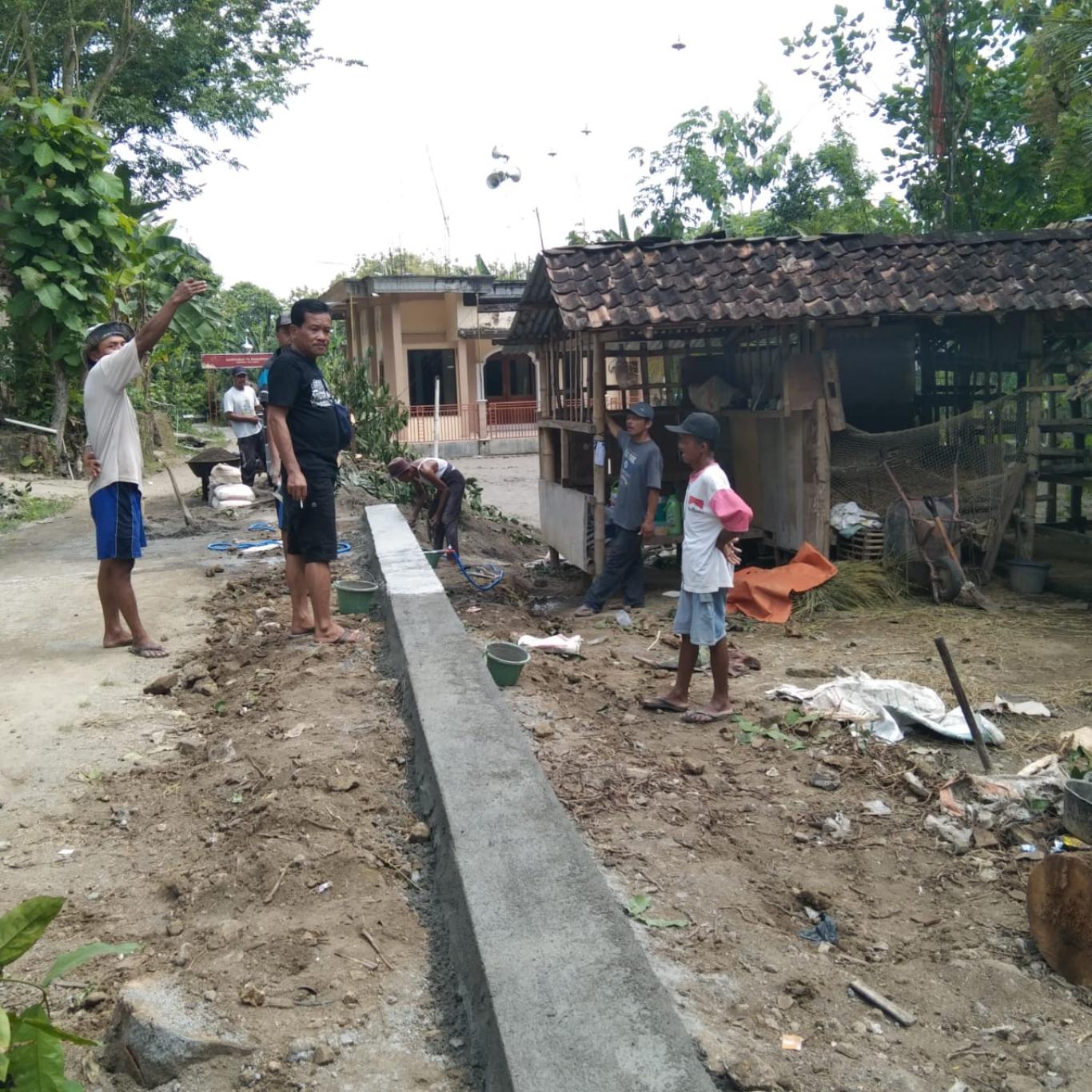 KERJA BAKTI COR BLOG JALAN DI DESA DUKUH RT 06