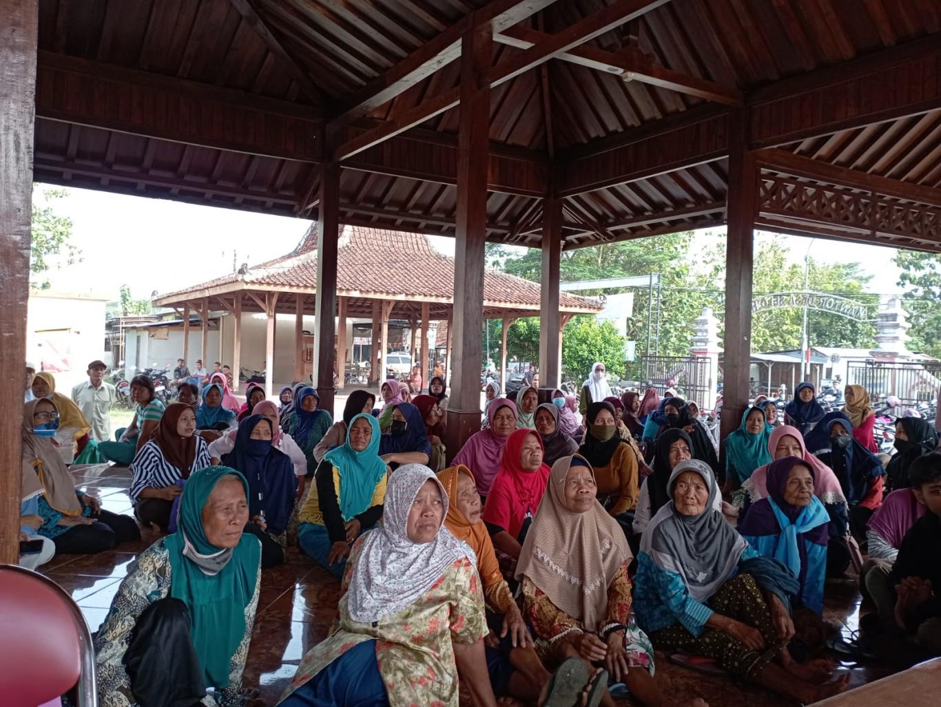 SEBANYAK 2284 WARGA SELOHARJO  TERIMA BANSOS