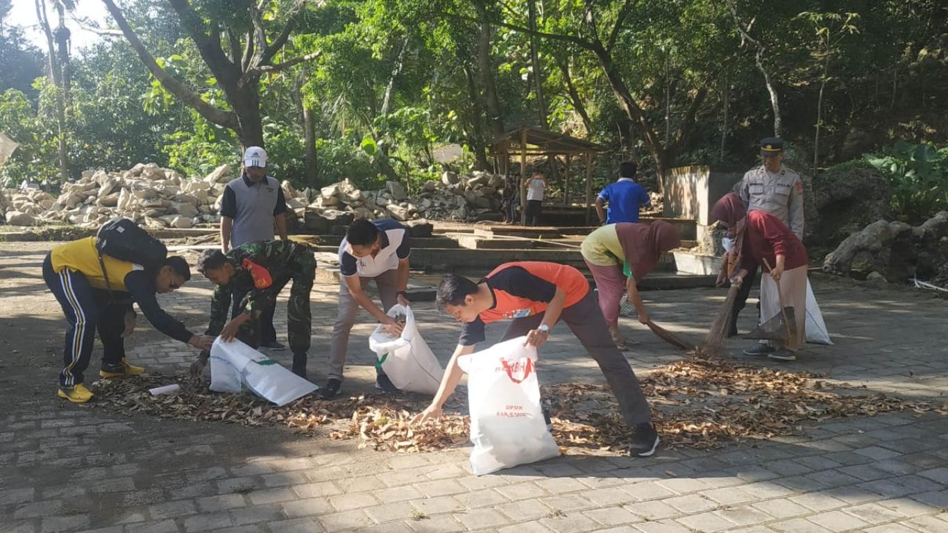 GERAKAN SERENTAK PILAH SAMPAH (GERTAK LAMPAH) DI SENDANG SUROCOLO, POYAHAN, SELOHARJO