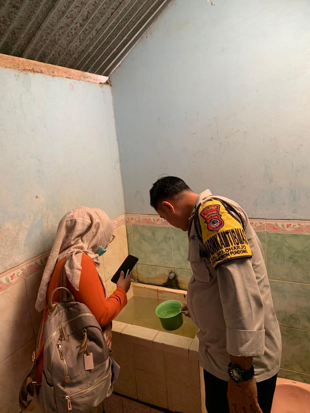 PEMBERANTASAN SARANG NYAMUK DI PADUKUHAN KALINAMPU