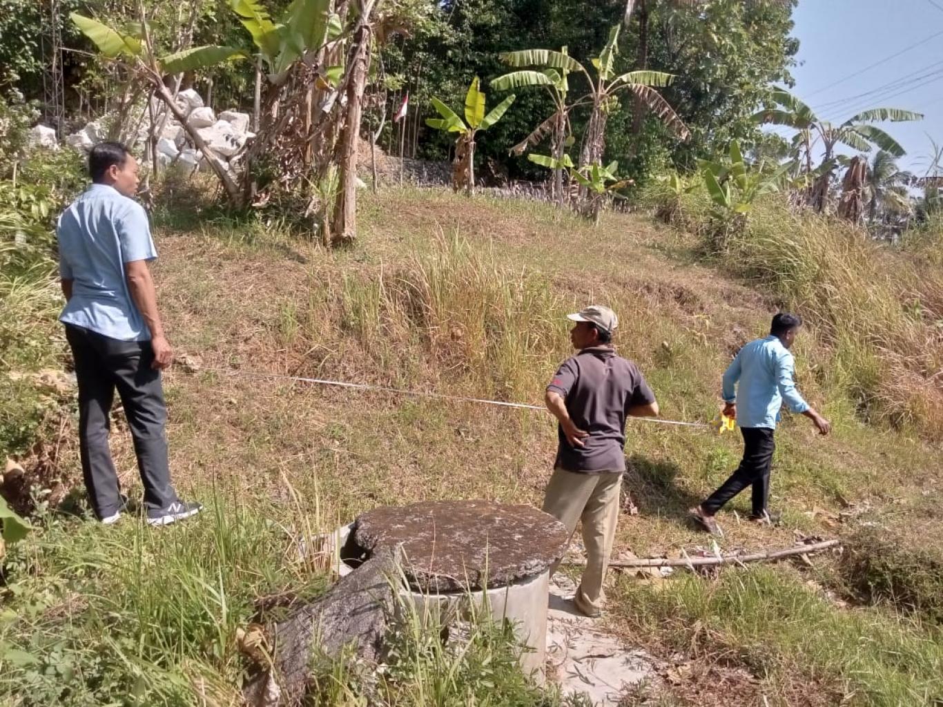 Tinjau Lokasi Pembangunan Bangket Jalan di Padukuhan Biro