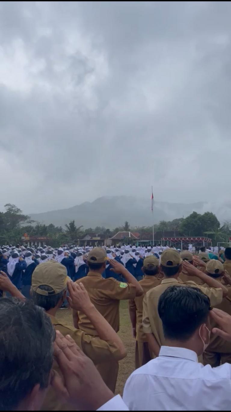 Upacara Memperingati 17 Agustus di Lapangan Srihardono