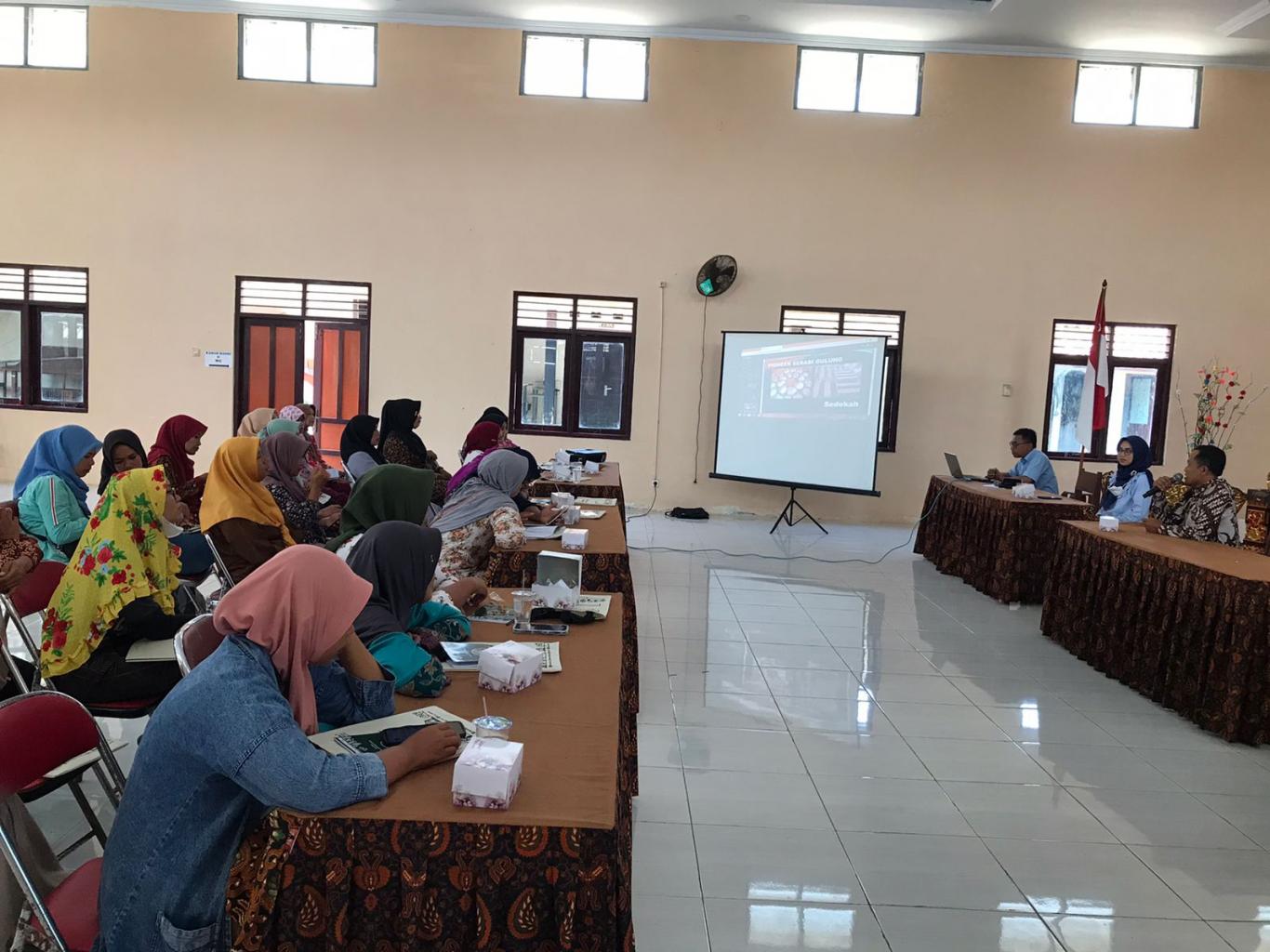 Pelatihan Keterampilan Inovasi Produk Lokal-Aneka Olahan Makanan Berbahan Baku Kelapa