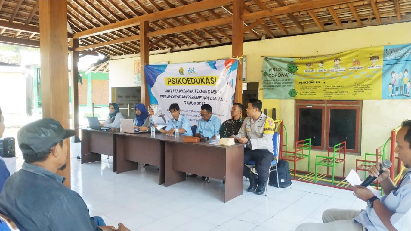 Pelatihan Pembuatan Pakan Ternak Fermentasi Untuk Kelompok Ternak Kambing di Padukuhan Soka