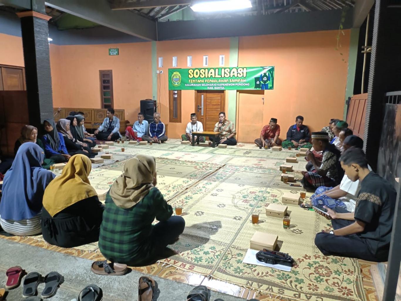 Sosialisasi Pengelolaan Sampah di Padukuhan Jelapan