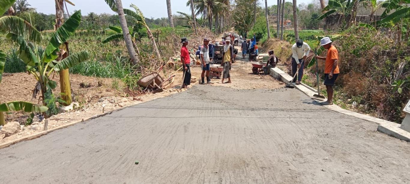 Cor Blok Jalan di Padukuhan Poyahan