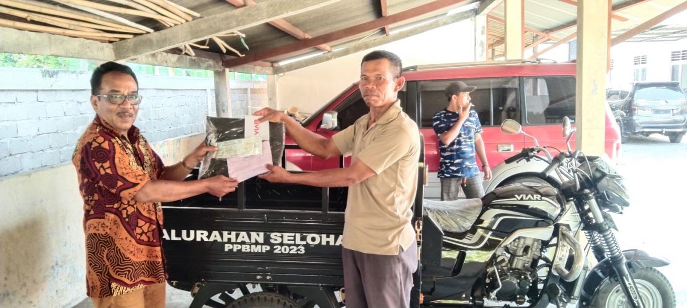 Serah Terima Bantuan Motor Viar kepada Masyarakat Padukuhan Pentung