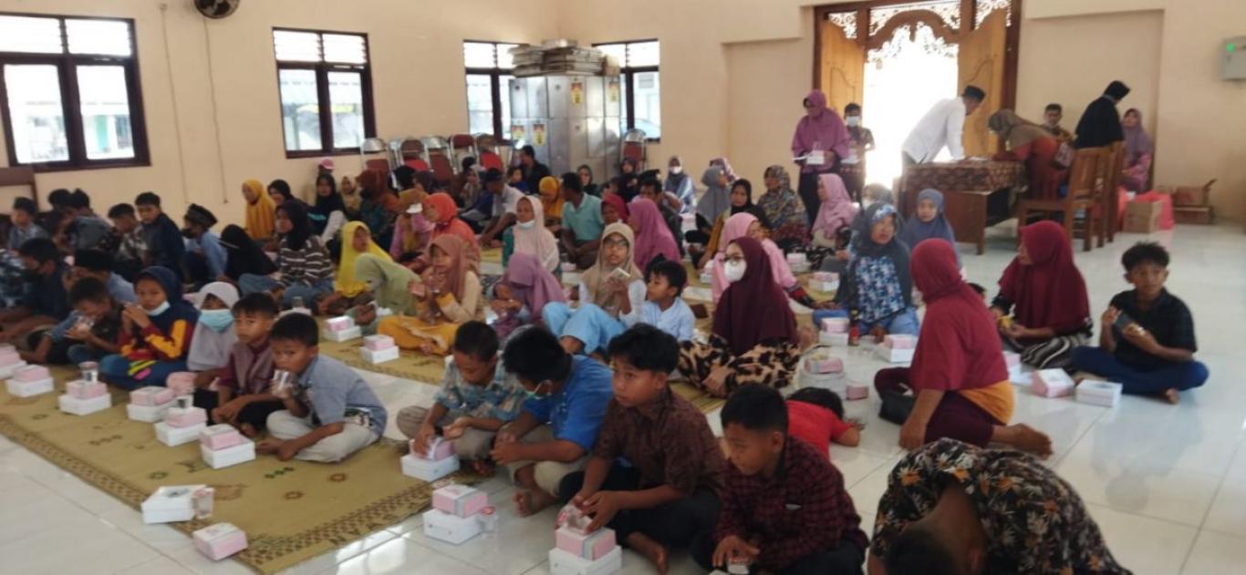 Santunan Untuk Anak Yatim/Piatu/Yatim Piatu di Aula Kalurahan Seloharjo
