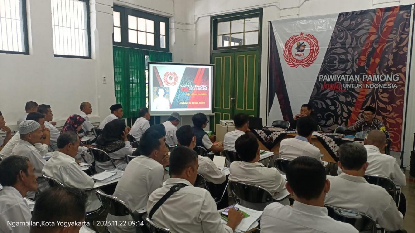 Dukuh Se Kalurahan Seloharjo Mengikuti Pawiyatan Pamong 