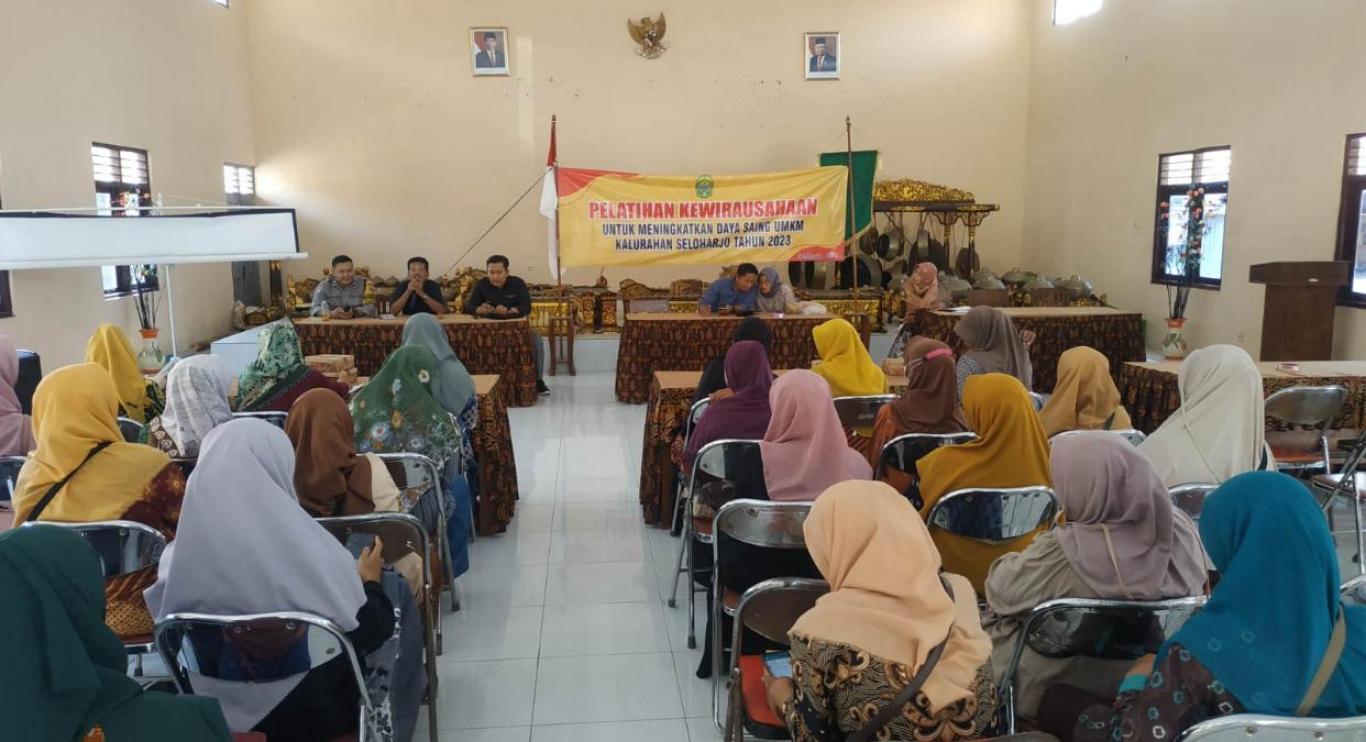 Pelatihan Kewirausahaan Untuk Meningkatkan Daya Saing UMKM Kalurahan Seloharjo Tahun 2023
