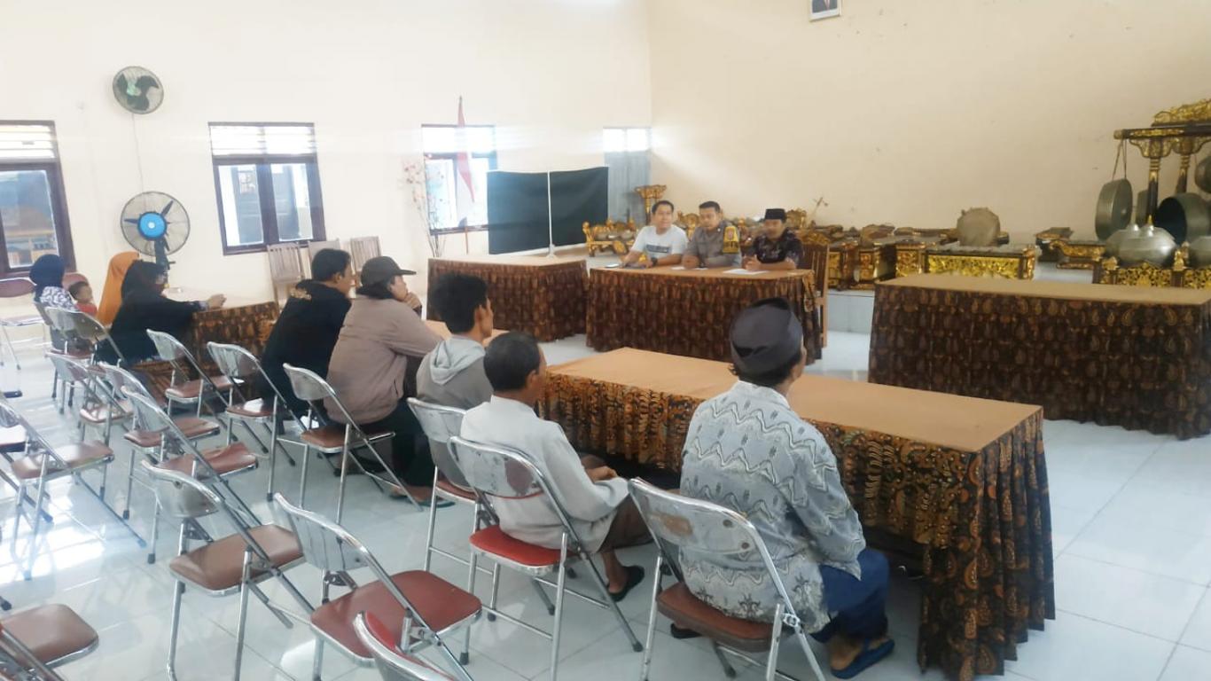 Sosialisasi dan Penyaluran Bantuan RTLH di Aula Kalurahan Seloharjo