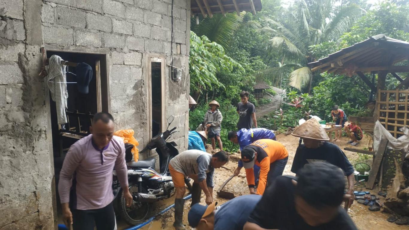 Tanah Longsor di Padukuhan Nambangan RT 05
