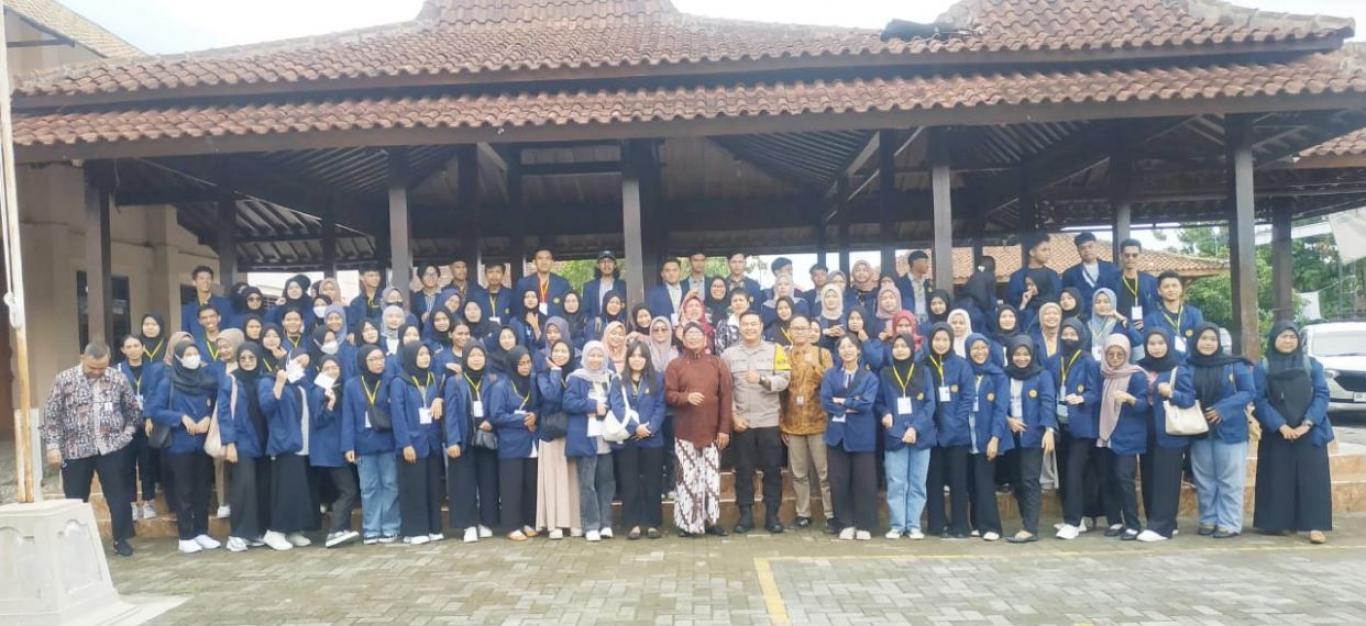 Rektor UPY Lepas KKN di Kalurahan Seloharjo