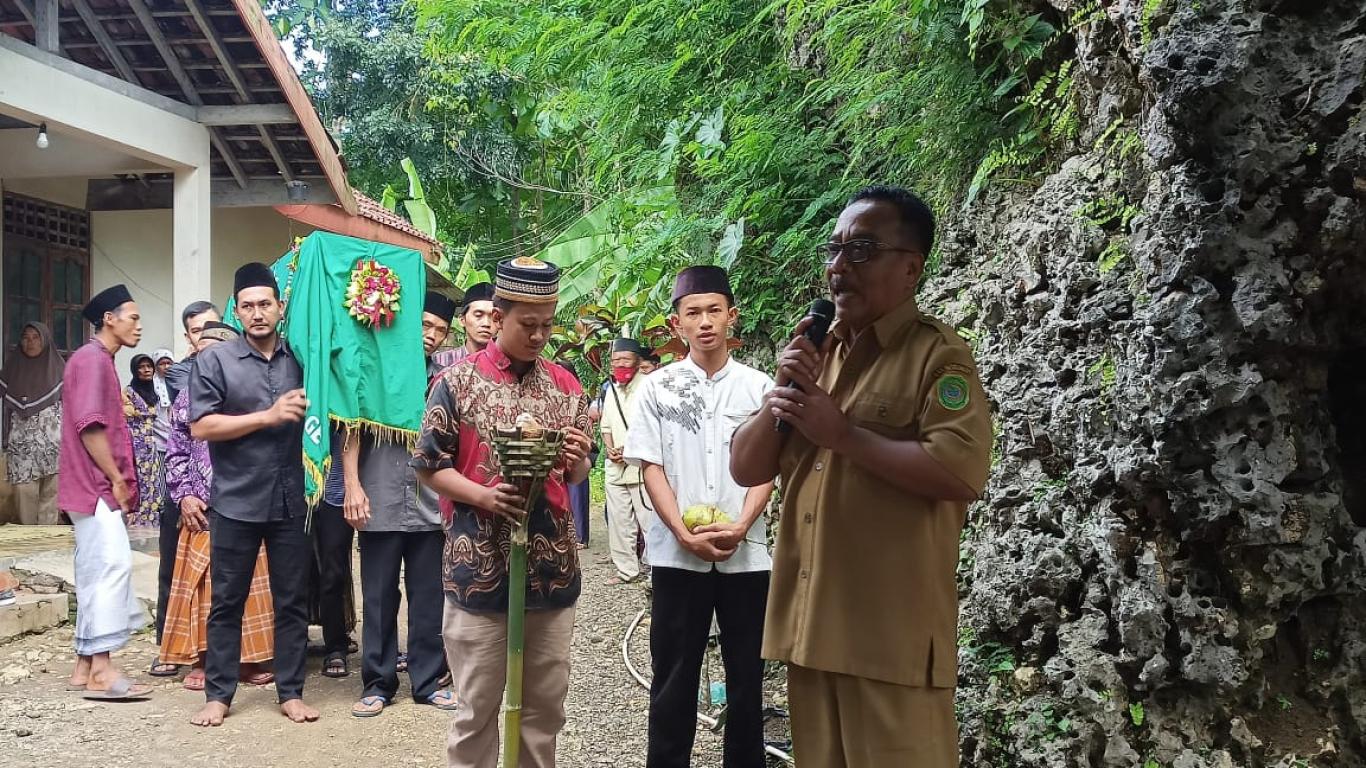 Aksi Simpati Pemerintah Kalurahan Seloharjo Kepada Nyai Ponikem di Padukuhan Geger