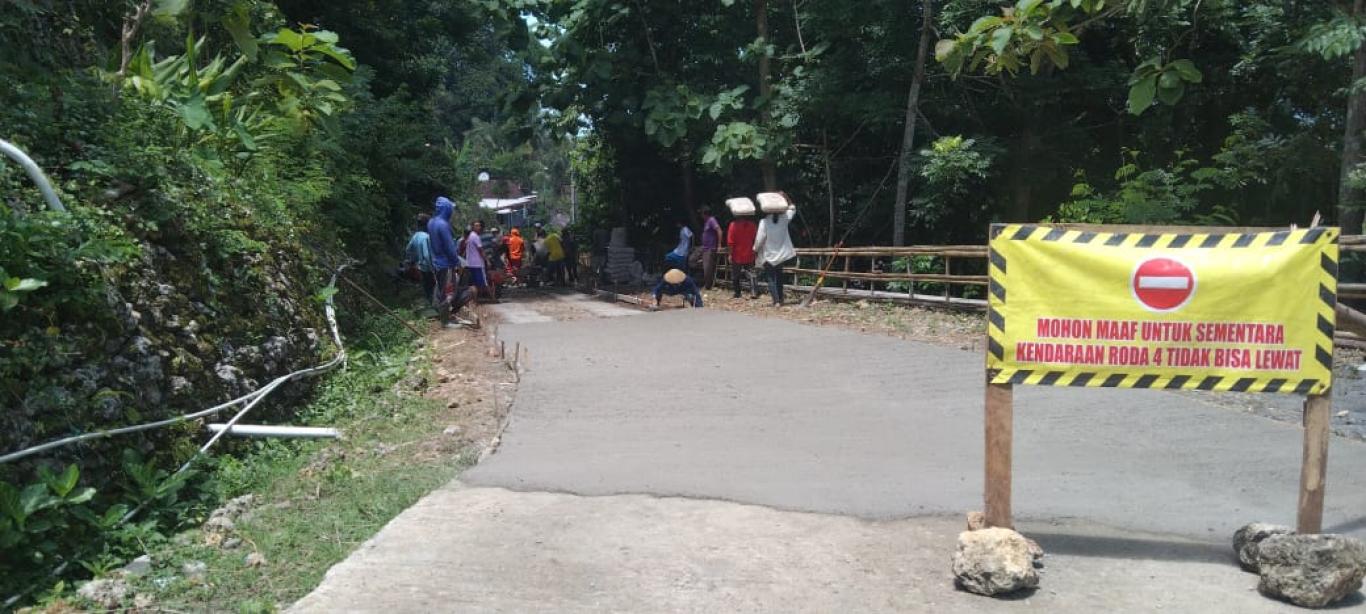 Cor Blok Jalan di Padukuhan Geger