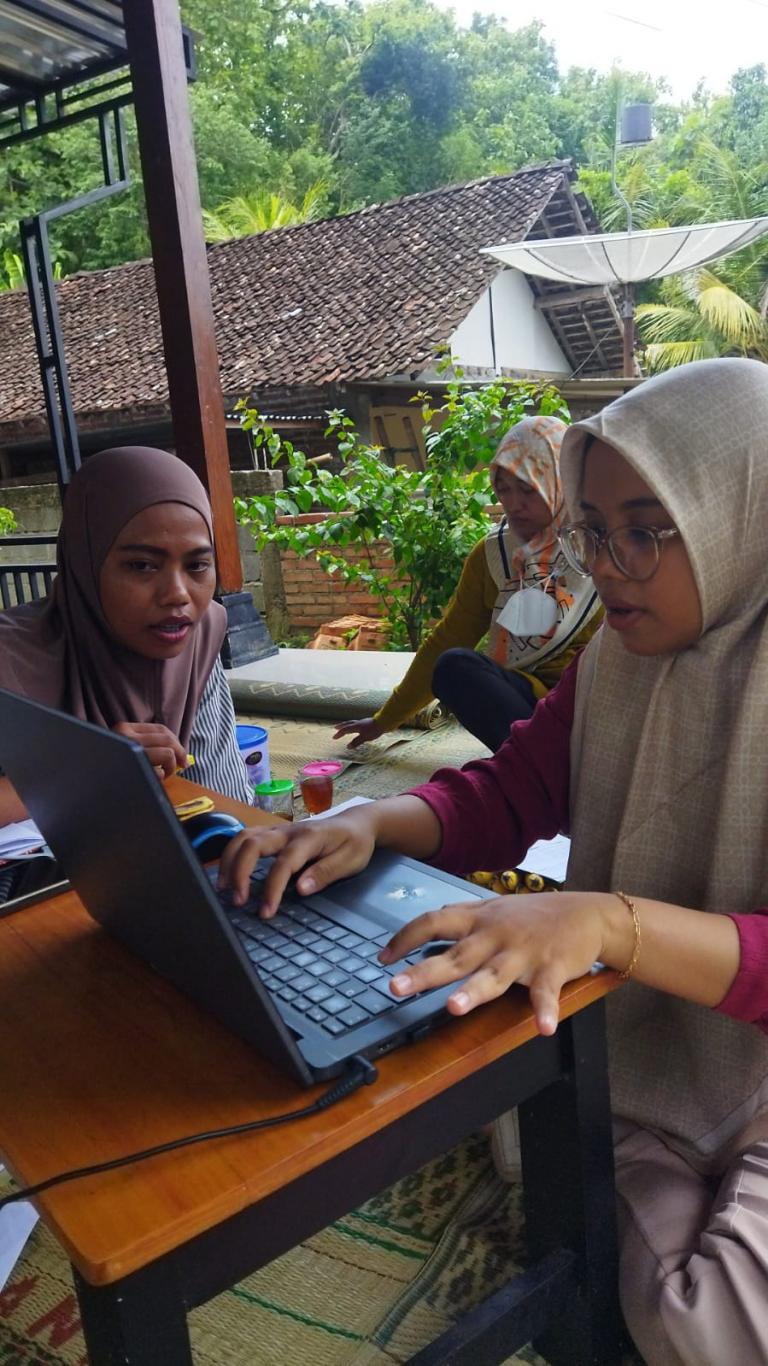 Persiapan Lomba Administrasi Posyandu di Padukuhan Nambangan