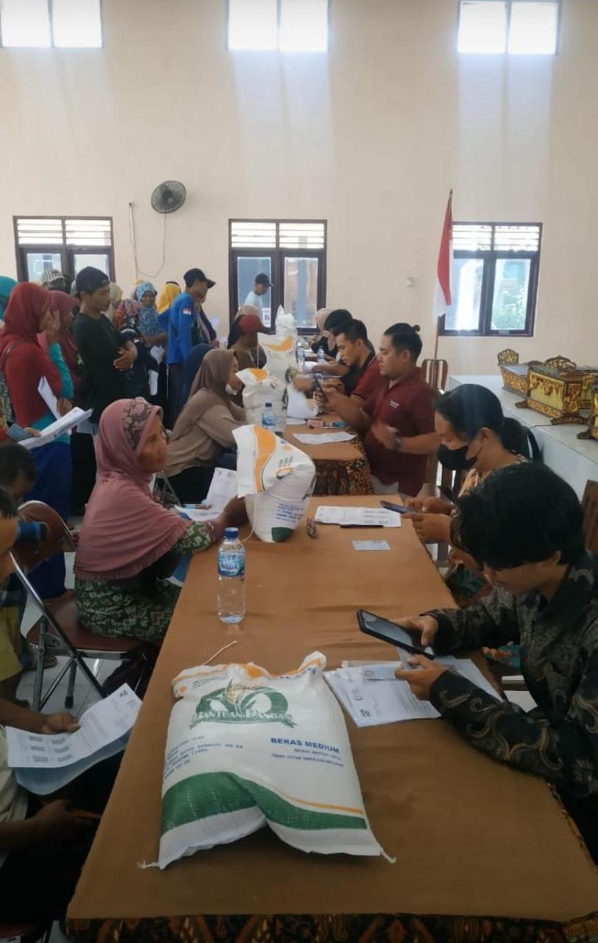 Pembagian Bantuan Beras Bulog 10 Kg Bulan Februari 2024 di Seloharjo