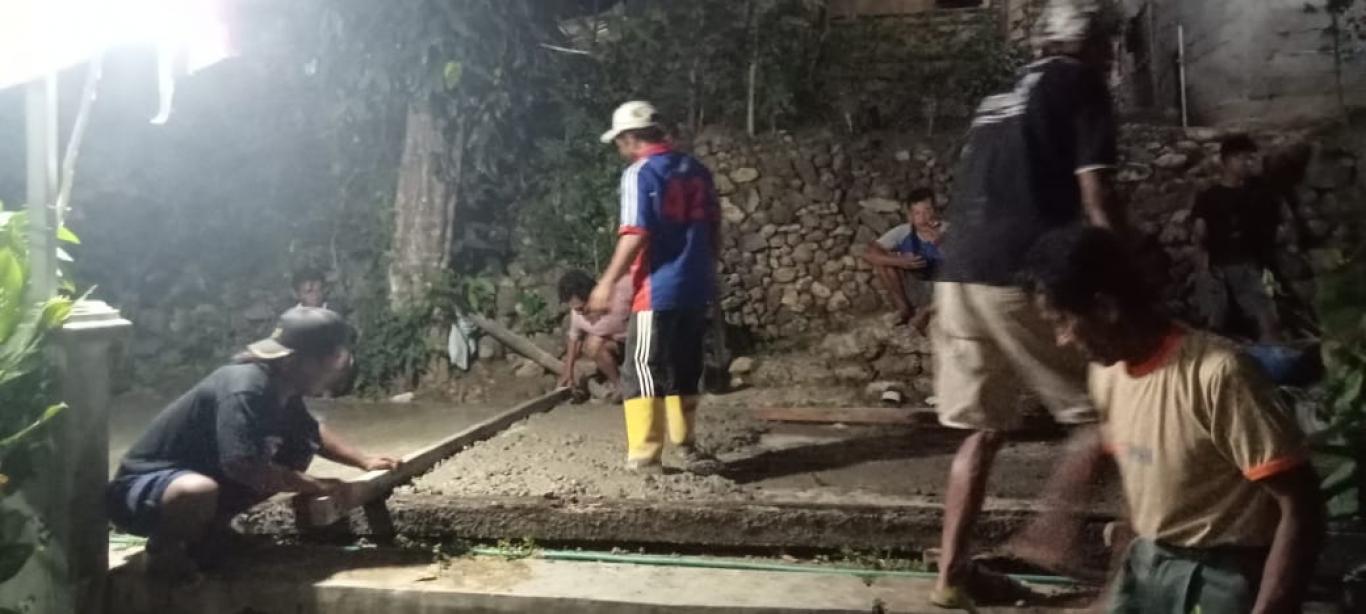 Cor Blok Jalan di Padukuhan Dermojurang