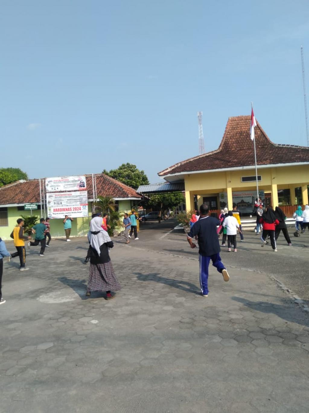 Senam Sehat di Halaman Kapanewon Pundong