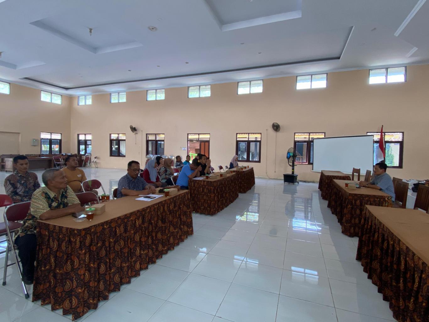 Koordinasi Intern bersama Lurah, Pamong dan Staf Kalurahan Seloharjo
