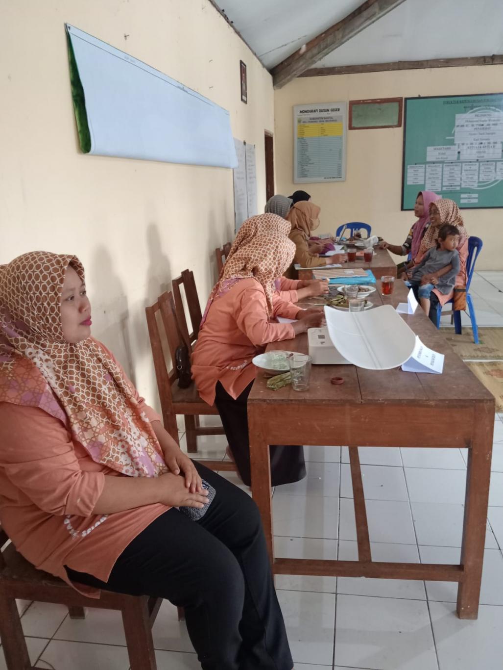 Posyandu Sekaligus Pencegahan Stunting dan Pemberian Arahan Kepada para Calon Manten (CATEN)