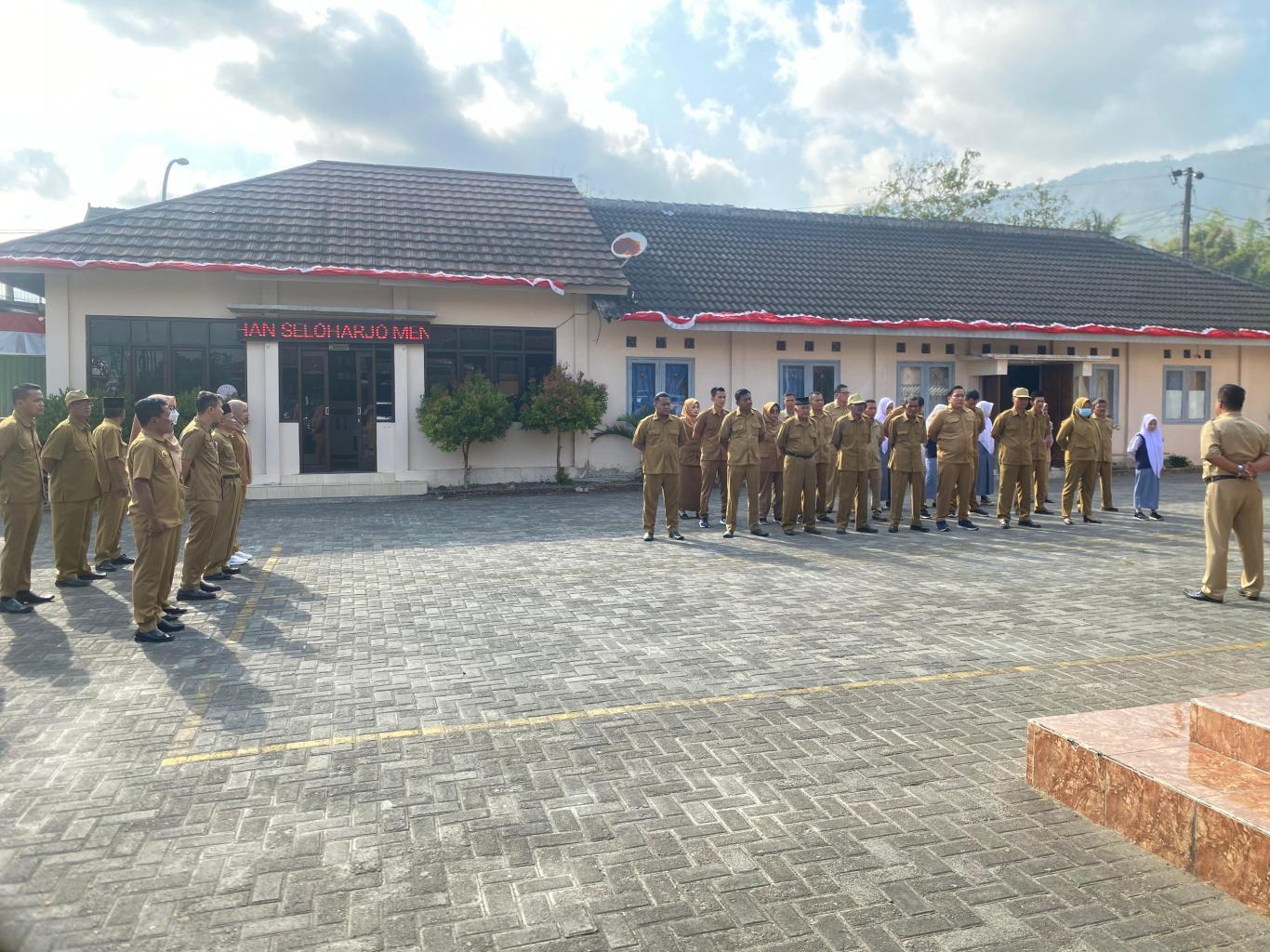 Apel Pagi di Halaman Kalurahan Seloharjo