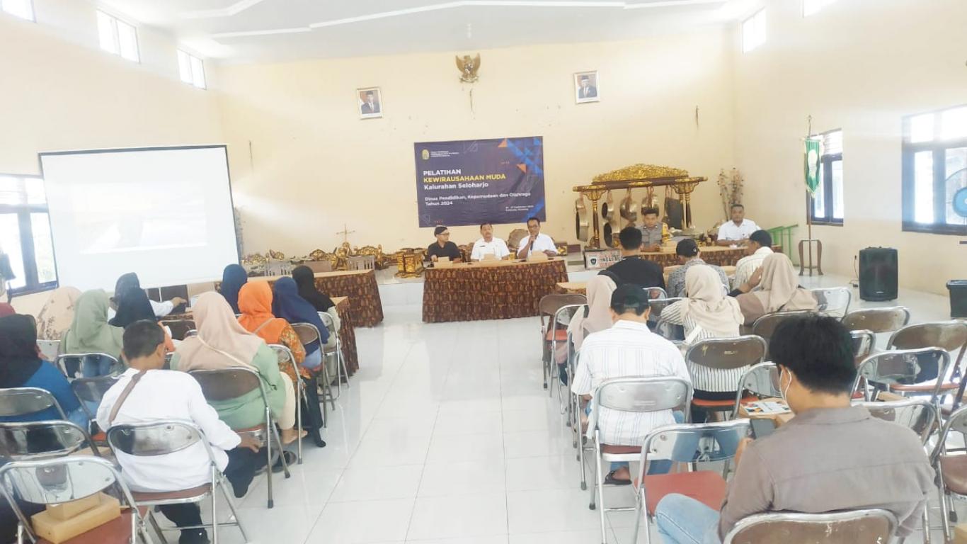 Pelatihan Kewirausahaan Muda Kalurahan Seloharjo Hari Pertama