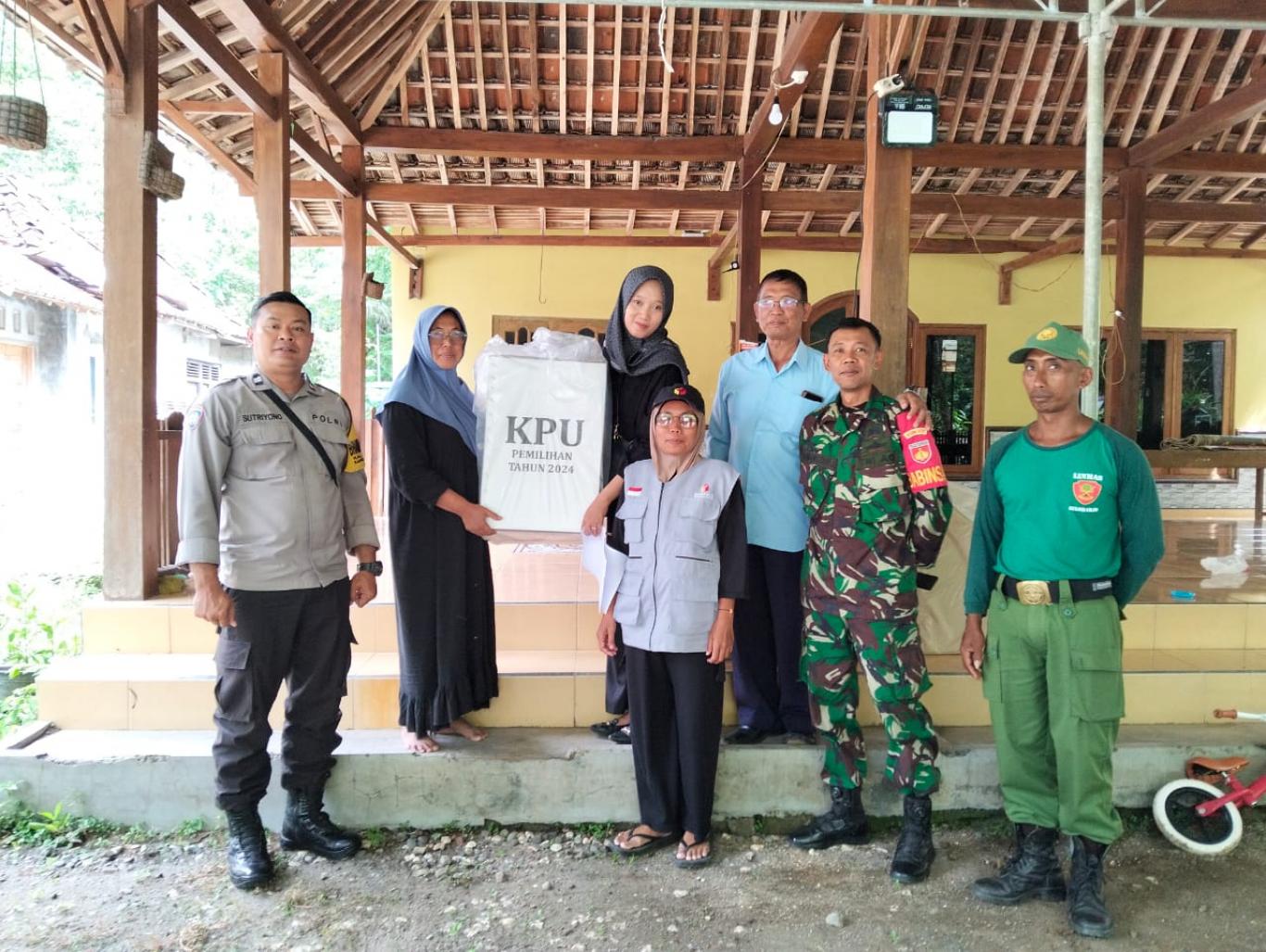 Distribusi Logistik Pilkada Tahun 2024 Kabupaten Bantul Dari PPS Kalurahan Seloharjo ke TPS