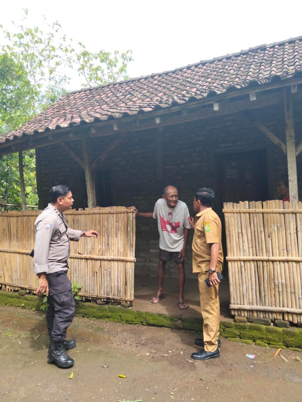 Kunjungan Lurah dalam Rangka Survey MCK