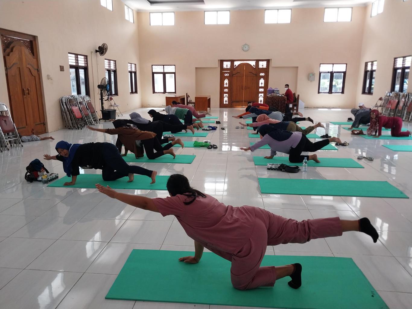 Senam Bumil di Kalurahan Seloharjo
